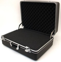 221609 – PLATT LUGGAGE – HEAVY-DUTY POLYETHYLENE CASE – Interior Dimensions (L x